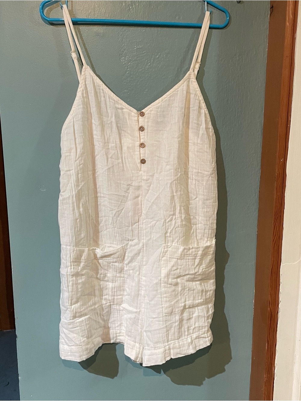 NWT Roxy white lightweight cotton romper with wood buttons and 2 front pockets